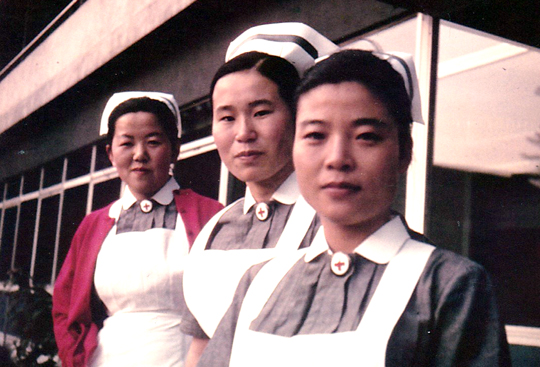 근무복을 입은 파독 간호요원들의 모습. ⓒ국민일보 캡처