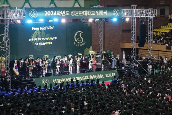 입학식 공연하는 킹고응원단의 모습. 사진ㅣ장민지 기자 wkdalswl0531@
